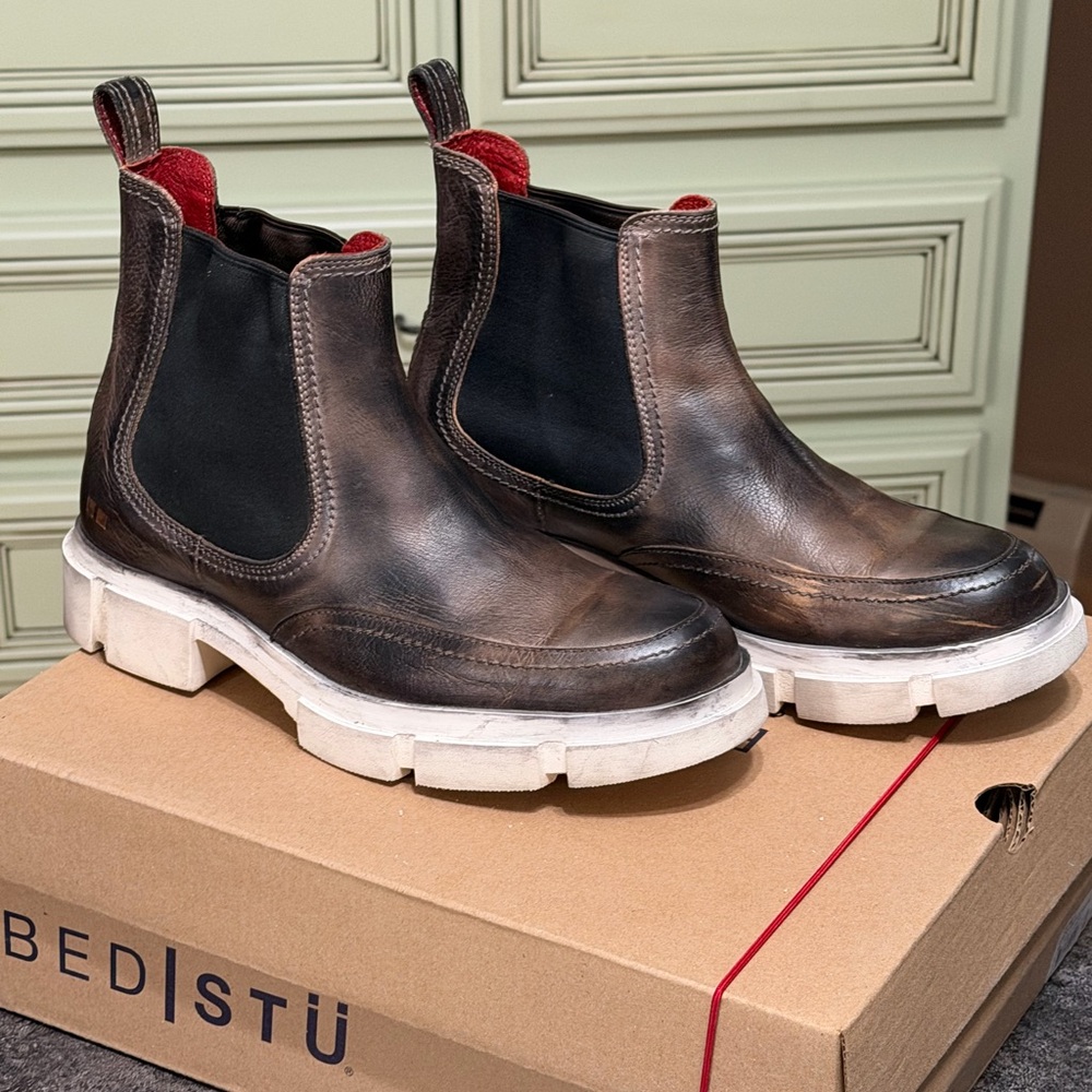 Bed Stu “RANDI” Brown and Black Ankle Boots with white bottom.